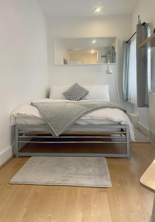 Beautiful 2 Bedroom House In Fulham. Appartamento *